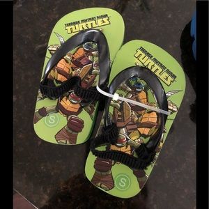 Ninja turtles flip flops toddler small 4/5